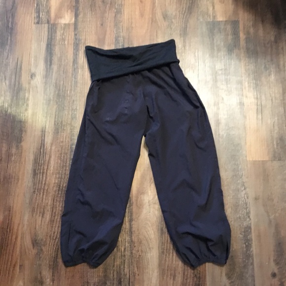 *sold*Lululemon Om Capri Joggers Size 4 - Picture 4 of 7